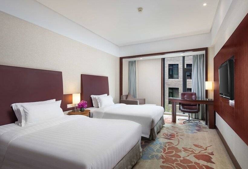 Номер Deluxe, Ramada By Wyndham Beijing Airport
