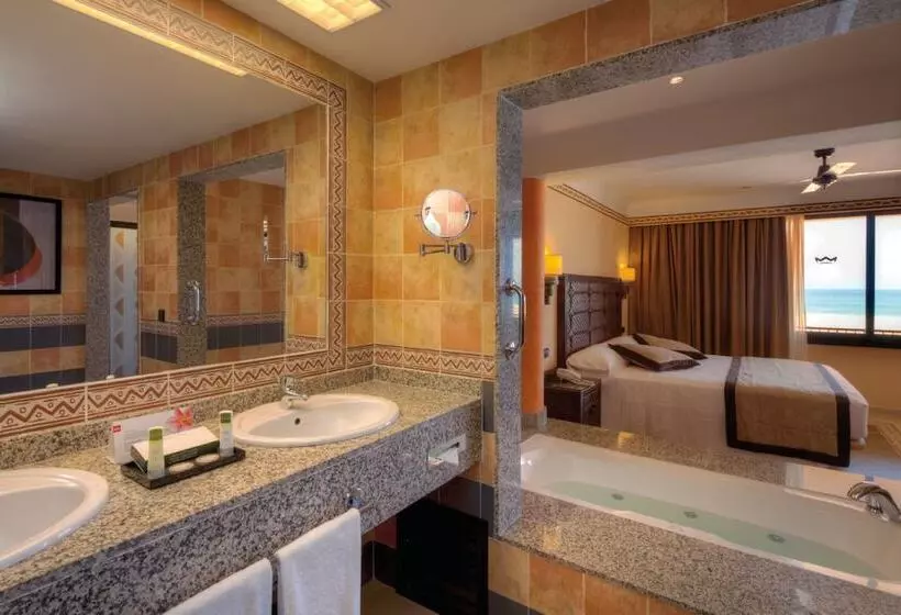 سوییت با چشم‌انداز دریا, Hotel Riu Touareg - All Inclusive