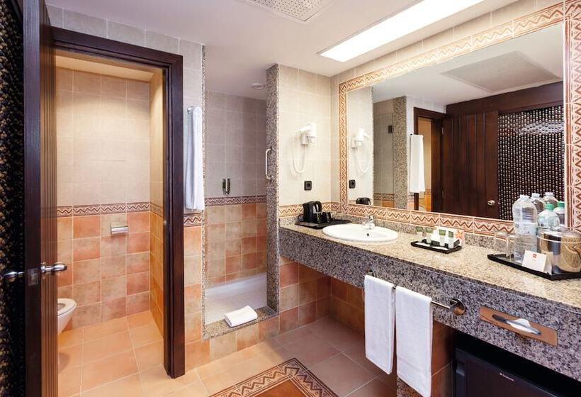 اتاق خانوادگی با چشم‌انداز جانبی دریا, Hotel Riu Touareg - All Inclusive