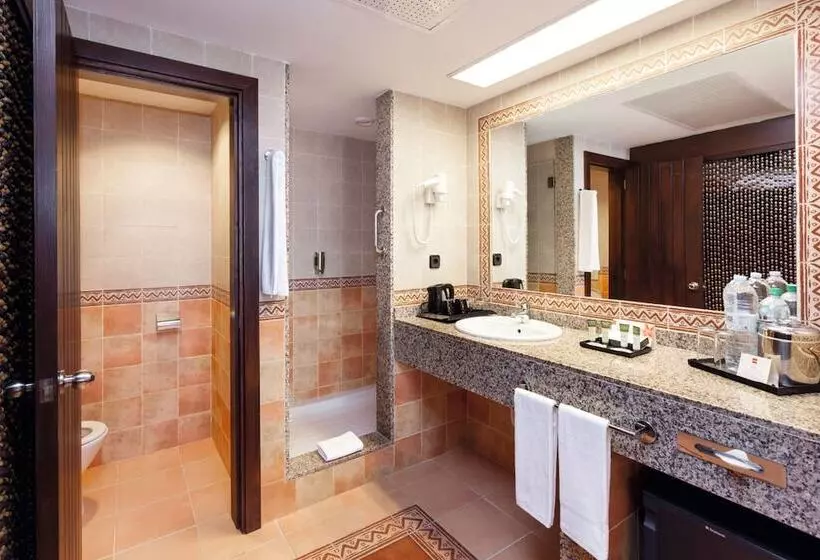 اتاق خانوادگی با چشم‌انداز جانبی دریا, Hotel Riu Touareg - All Inclusive