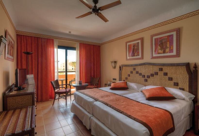 اتاق خانوادگی با چشم‌انداز جانبی دریا, Hotel Riu Touareg - All Inclusive