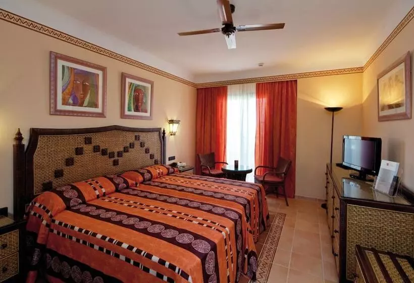 اتاق خانوادگی با چشم‌انداز جانبی دریا, Hotel Riu Touareg - All Inclusive