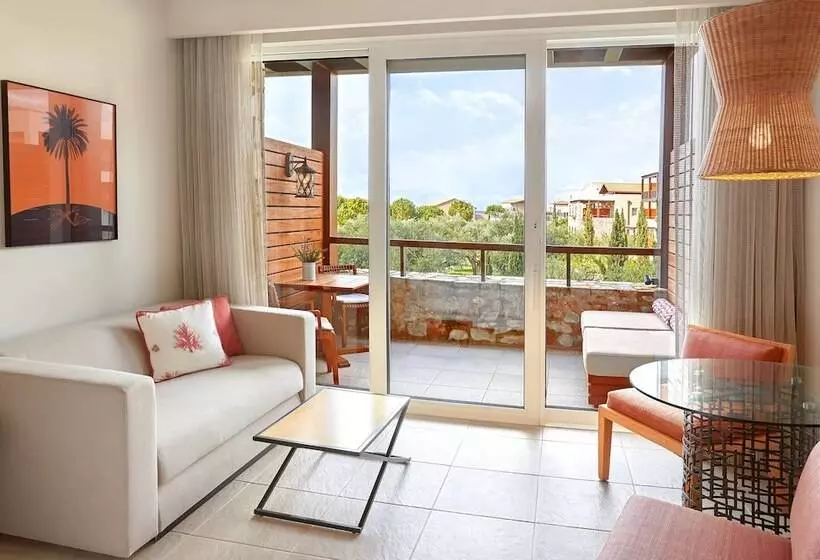 اتاق لوکس با چشم‌انداز باغ, The Westin Resort Costa Navarino