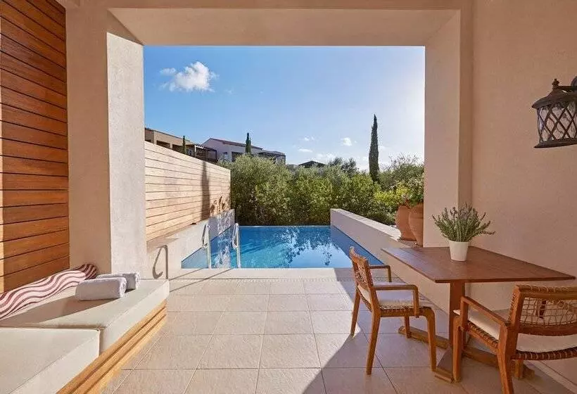 اتاق سوپریور با چشم‌انداز باغ, The Westin Resort Costa Navarino
