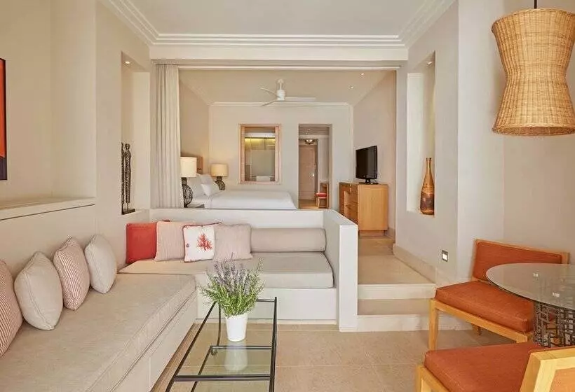 اتاق سوپریور با چشم‌انداز باغ, The Westin Resort Costa Navarino