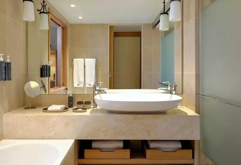 اتاق سوپریور, The Westin Resort Costa Navarino