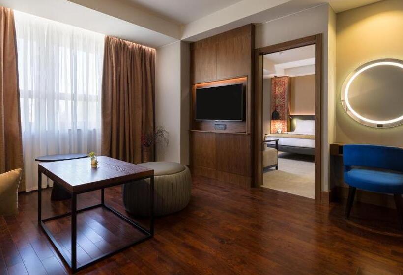 جناح جونيور, Radisson Blu Hotel Yerevan