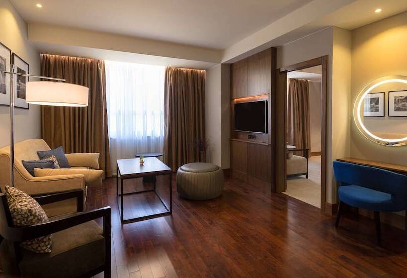 جناح جونيور, Radisson Blu Hotel Yerevan