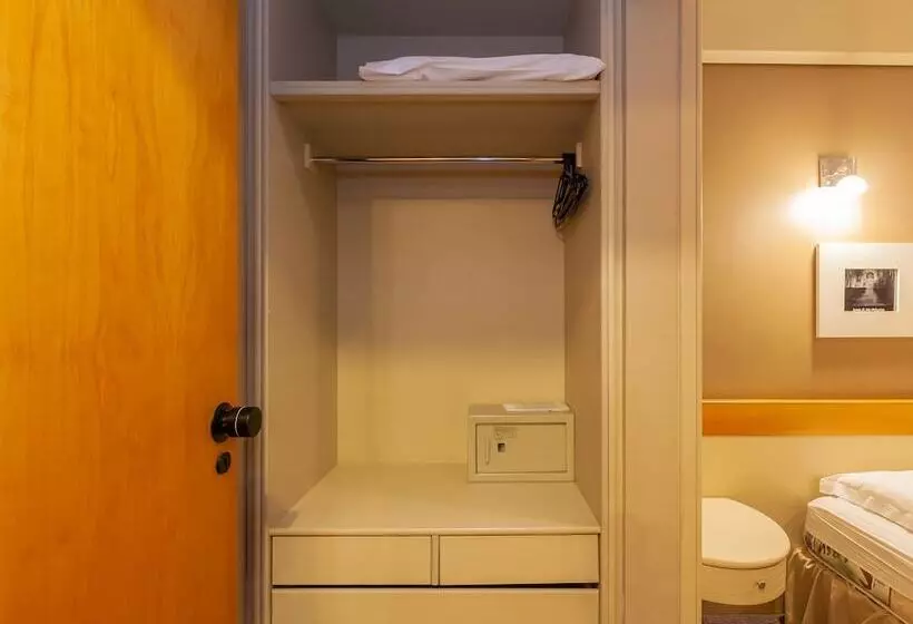 اتاق لوکس سه تخته, Tri Hotel & Flat Caxias