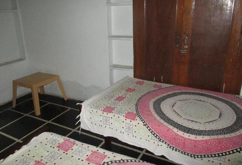 Кровать в Общей Комнате, Udai Haveli Guesthouse