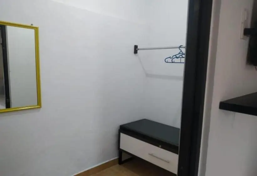スタンダードシングルルーム, Oyo 90699 Yellow White Guesthouse Palu