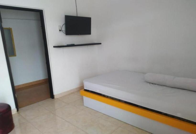 标准单人间, Oyo 90699 Yellow White Guesthouse Palu