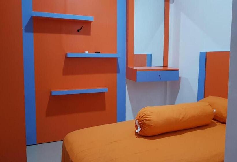 اتاق استاندارد یک نفره, Oyo 90699 Yellow White Guesthouse Palu