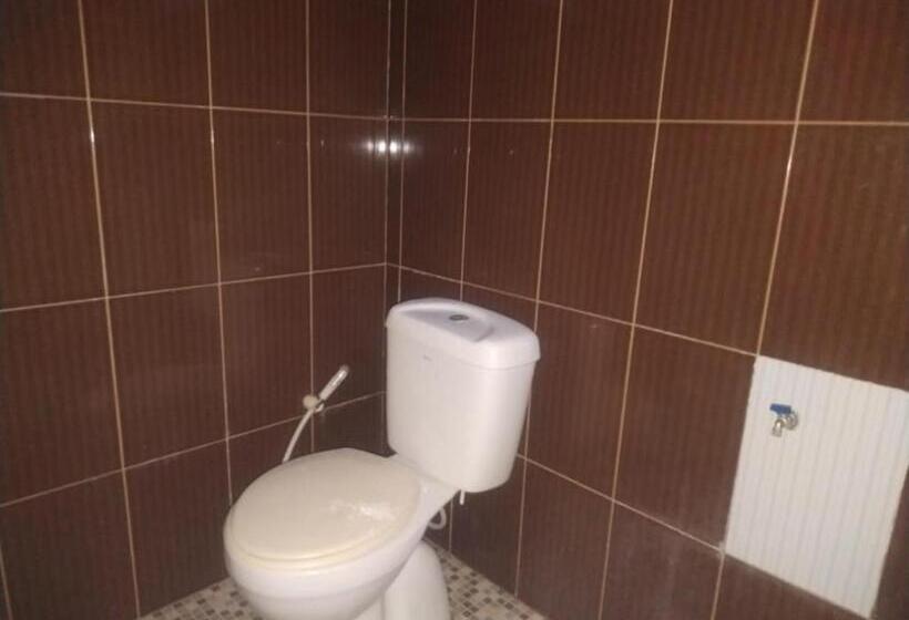 标准单人间, Oyo 90699 Yellow White Guesthouse Palu