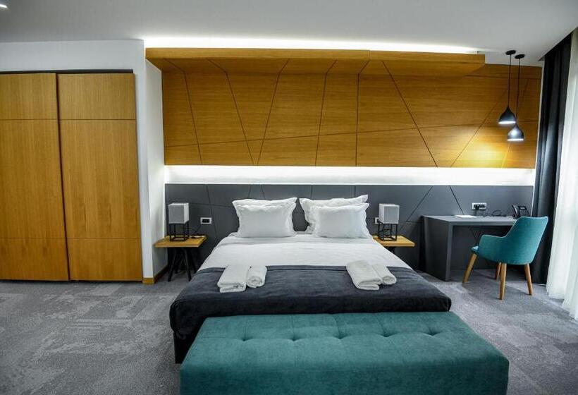 اتاق سوپریور, Park Shtip