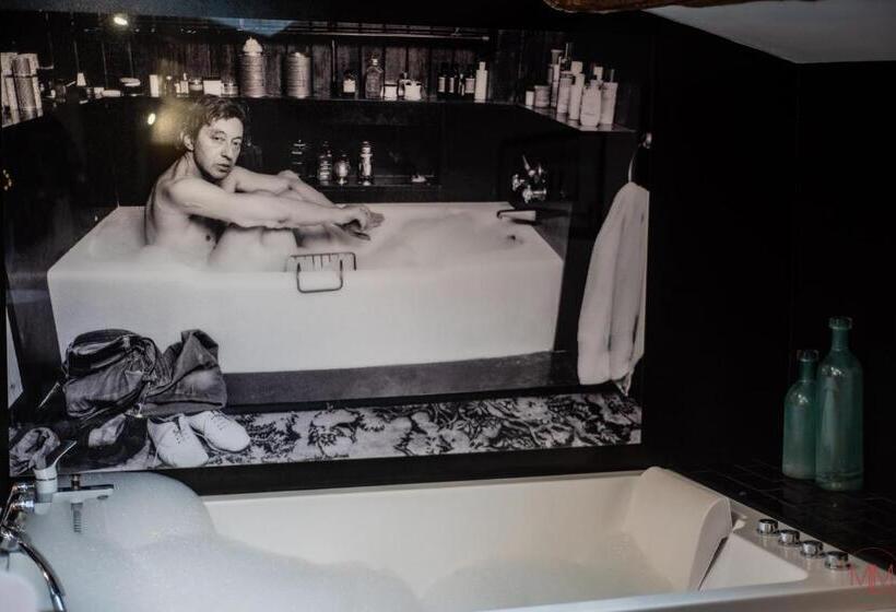 Номер Deluxe, Origines