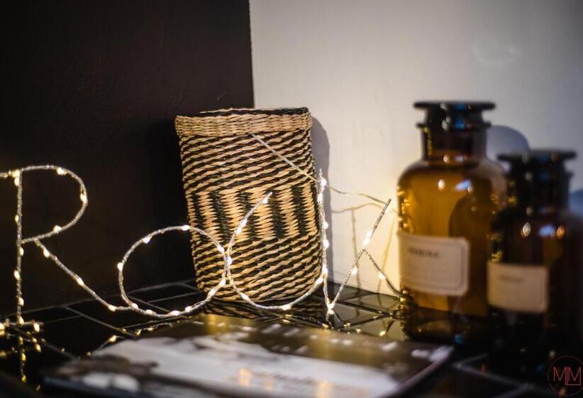 Номер Deluxe, Origines