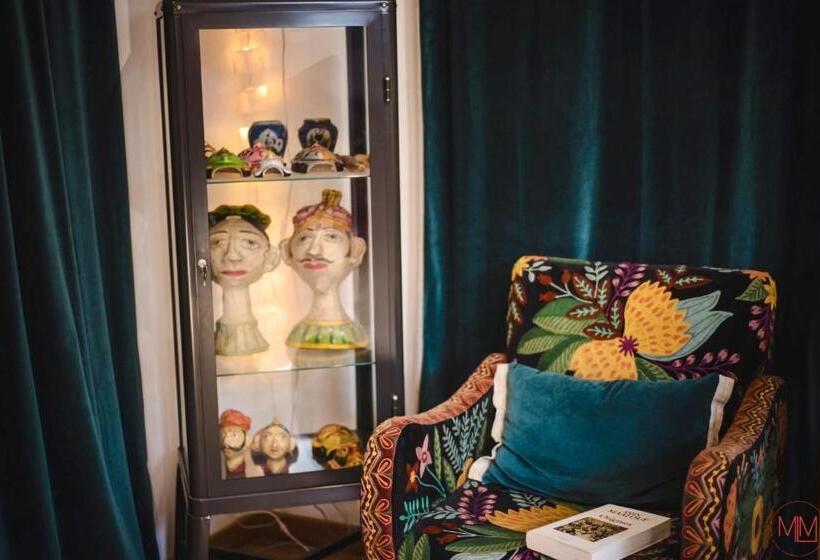 Номер Deluxe, Origines