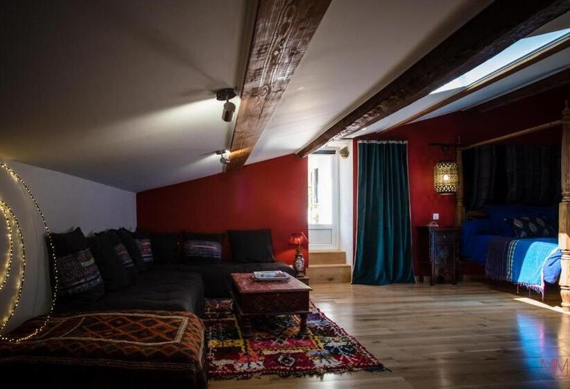 Номер Deluxe, Origines