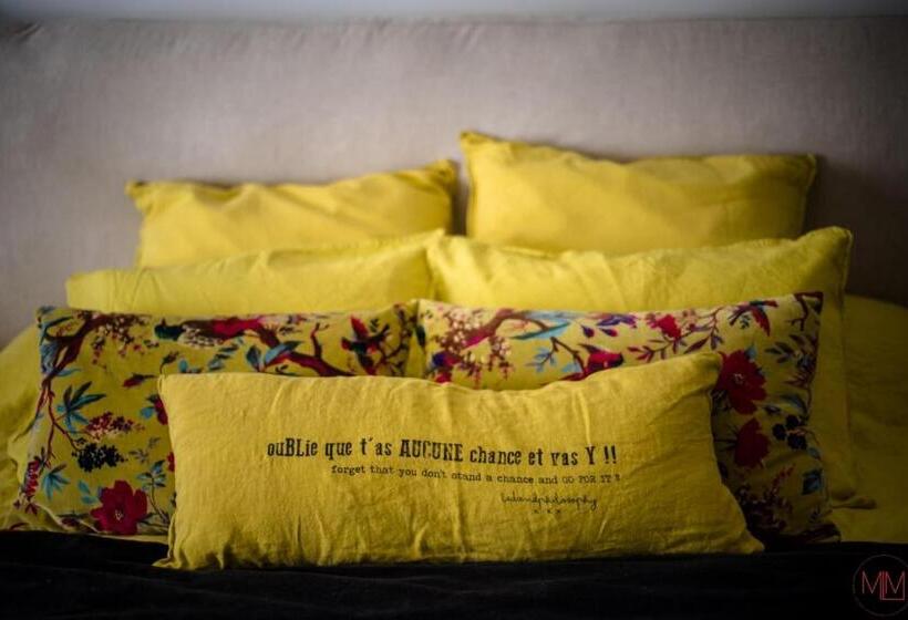 Номер Deluxe с Балконом, Origines