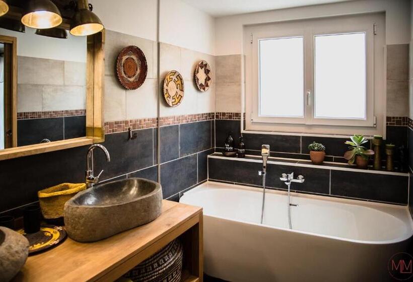 Номер Deluxe с Балконом, Origines