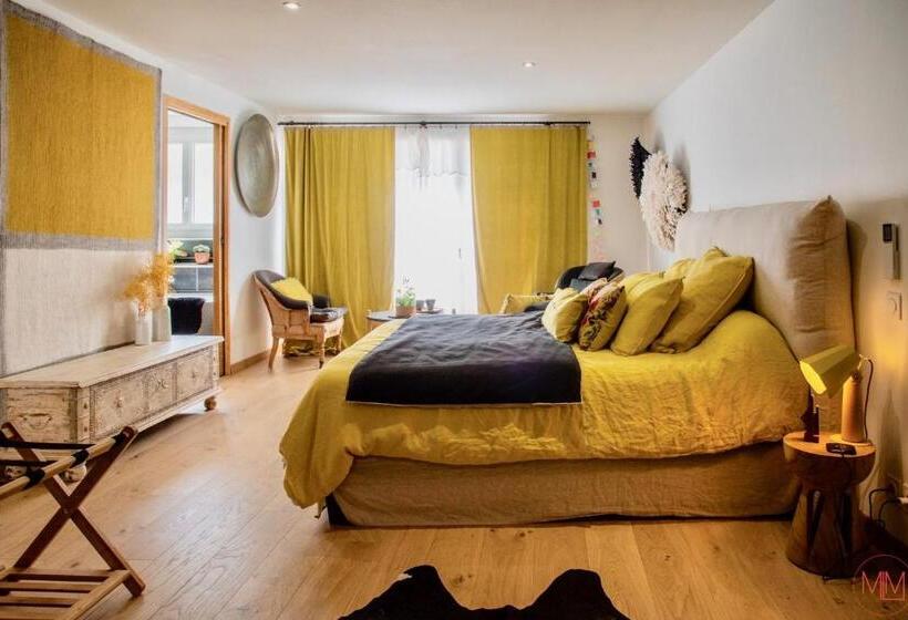 Номер Deluxe с Балконом, Origines