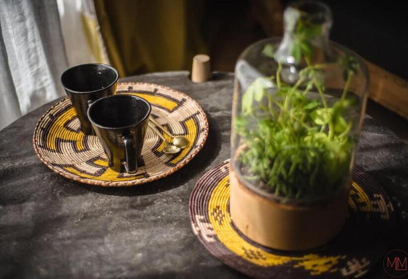 Номер Deluxe с Балконом, Origines