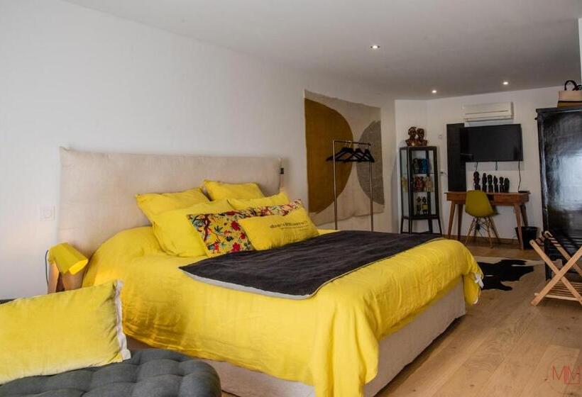 Номер Deluxe с Балконом, Origines