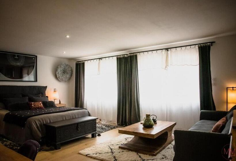 Номер Deluxe, Origines