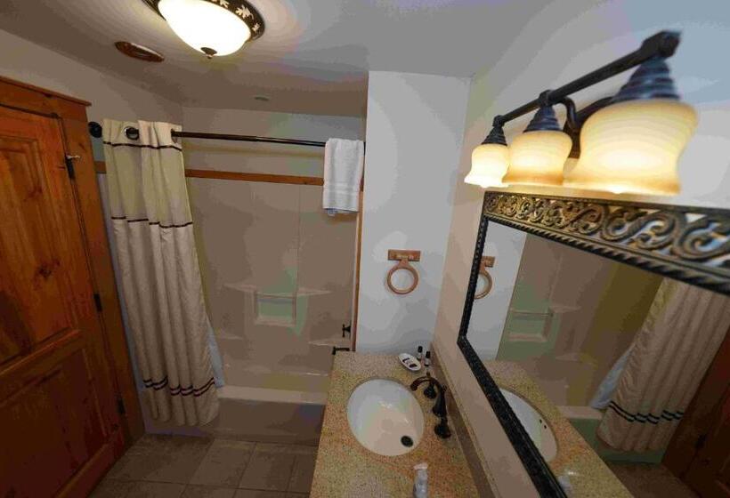 جناح مزود بتراس, Ampersand Bay Resort