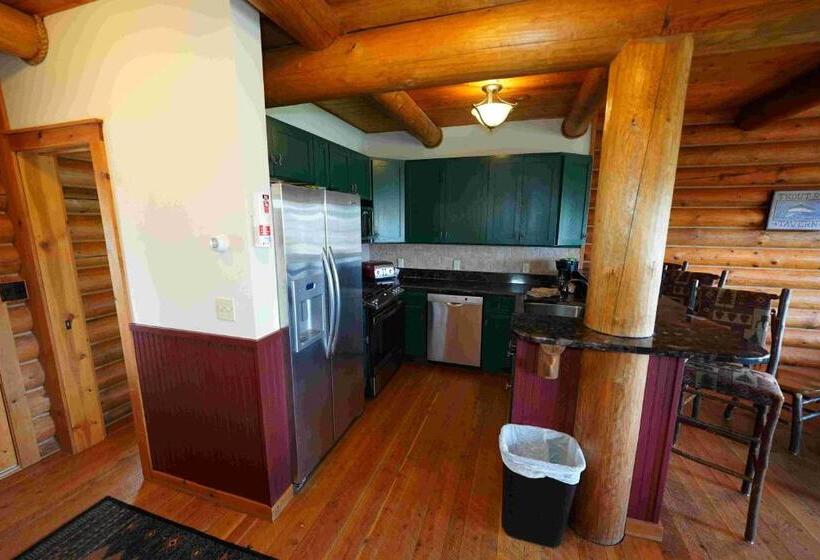 جناح مزود بتراس, Ampersand Bay Resort