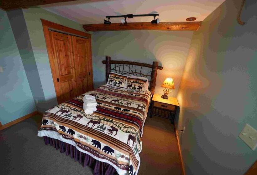 جناح مزود بتراس, Ampersand Bay Resort