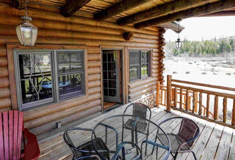 جناح مزود بتراس, Ampersand Bay Resort