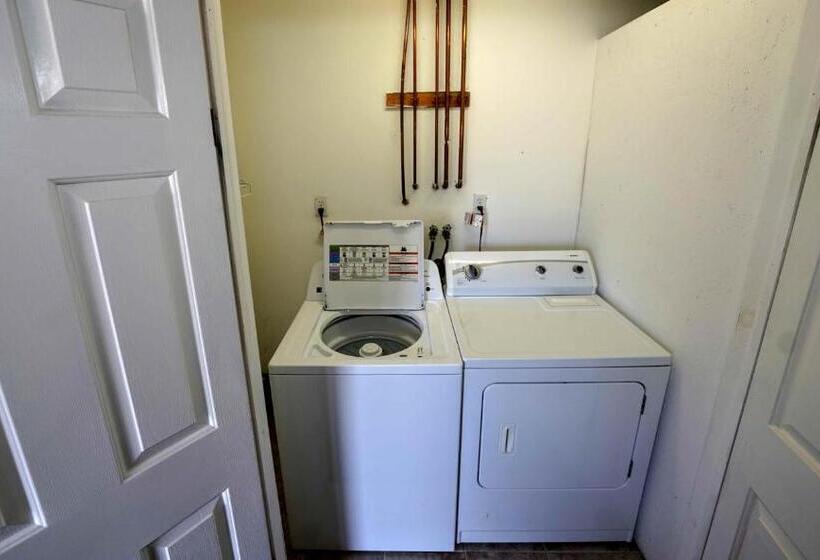 جناح ديلوكس, Ampersand Bay Resort