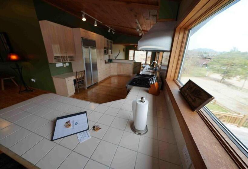 جناح ديلوكس, Ampersand Bay Resort