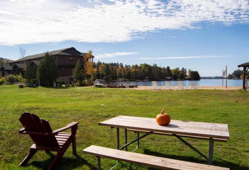 بنجلو قياسى, Ampersand Bay Resort