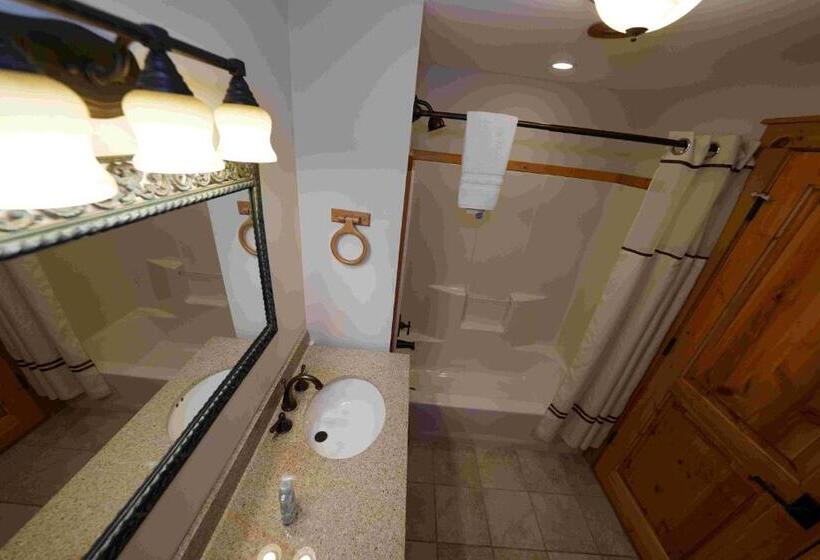 جناح مزود بتراس, Ampersand Bay Resort