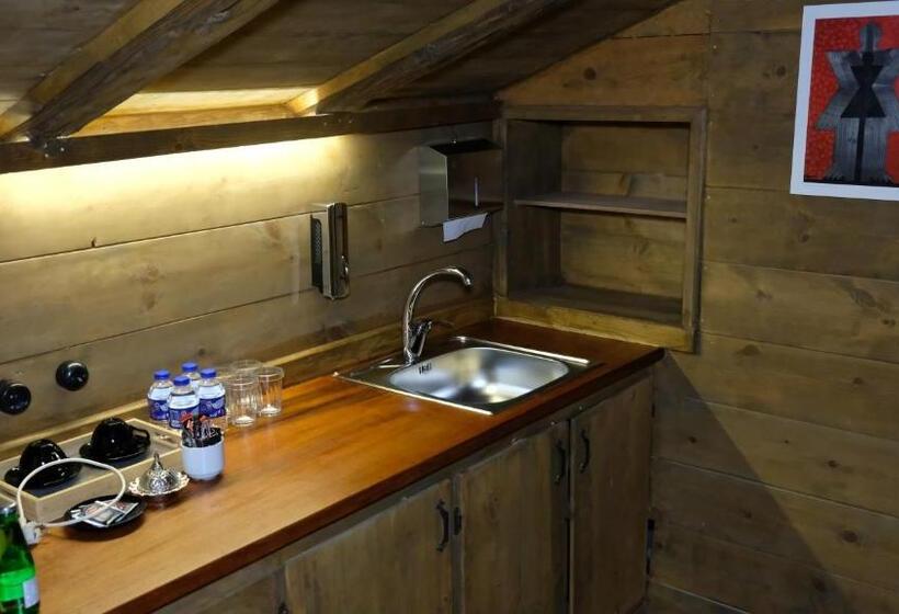 סטודיו דלוקס, Konak Bi̇ndalli