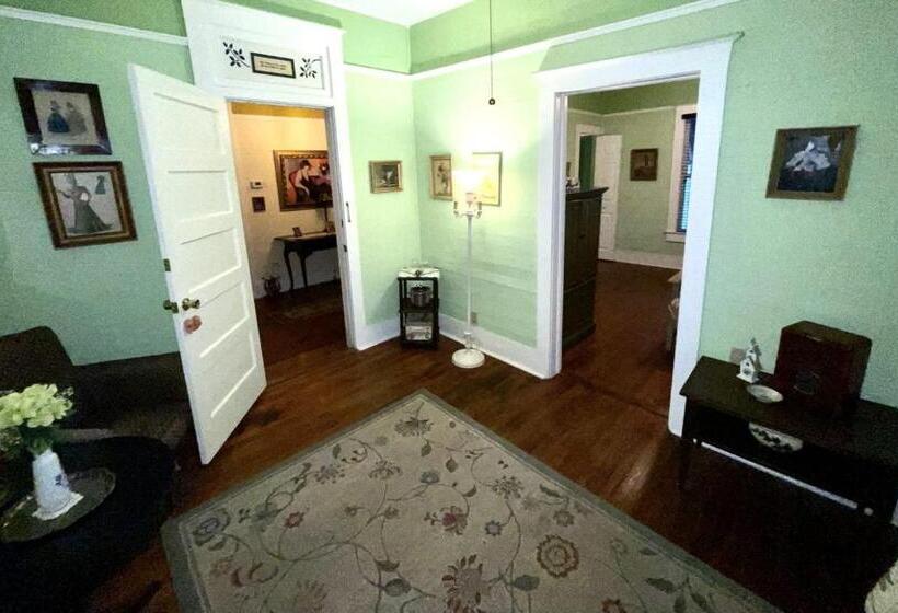 غرفة سوبيريور مطلّة علي الحديقة, Grady House Bed And Breakfast