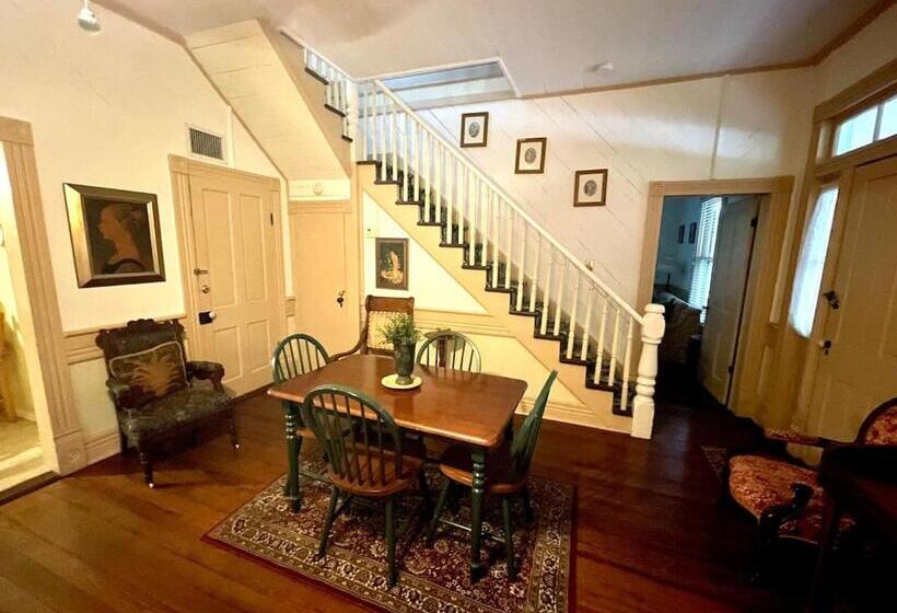 كابينة, Grady House Bed And Breakfast