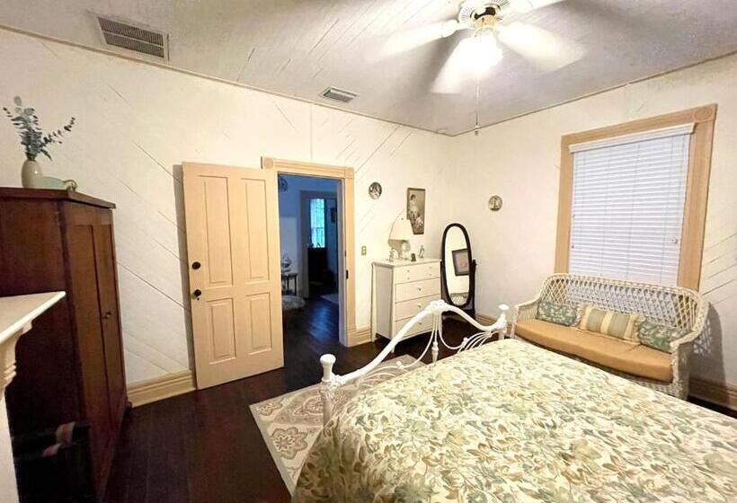 오두막, Grady House Bed And Breakfast
