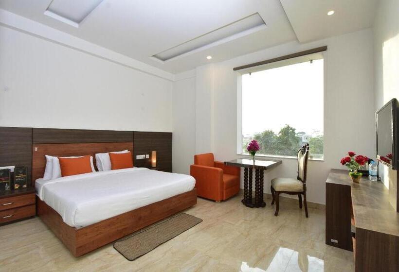 Delüks Oda, Bhaskar