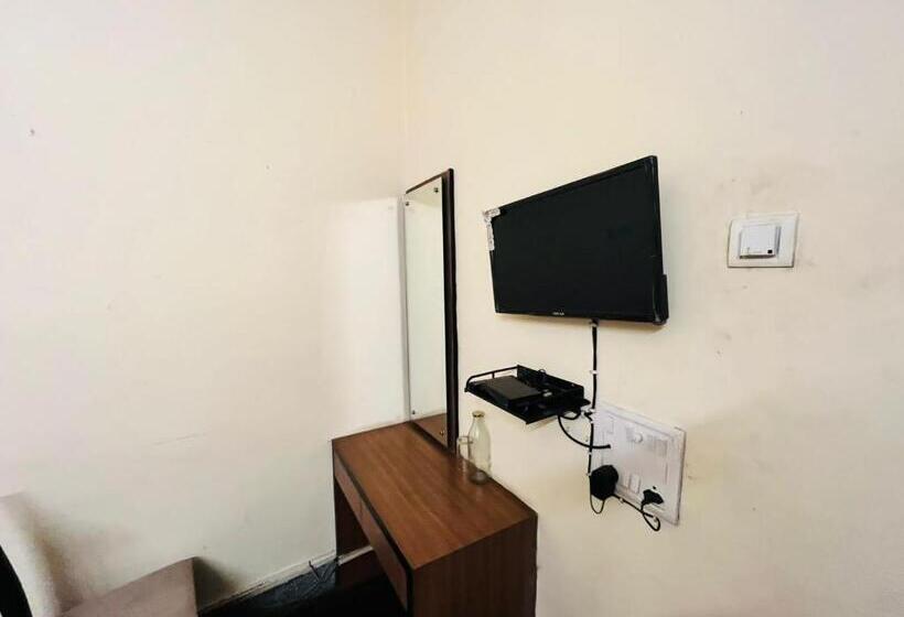 Standard Room, Chandra