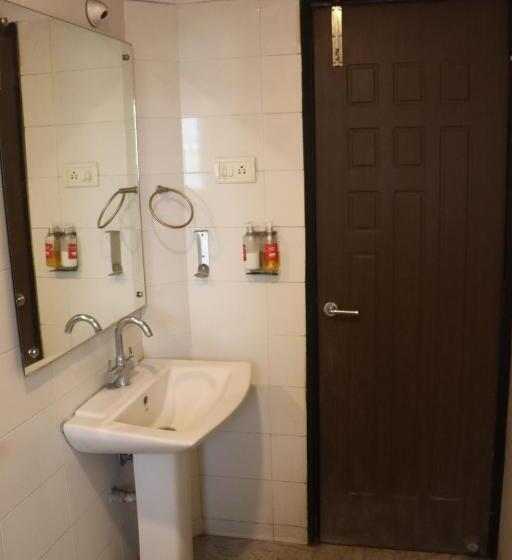 Deluxe Room, Chandra