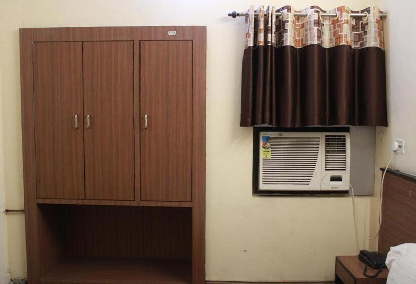 Standard Room, Chandra