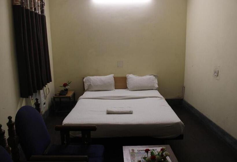 Standard Room, Chandra