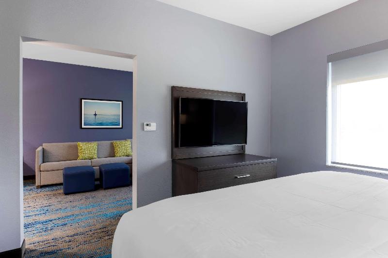 Люкс Кровать Кинг, Comfort Inn & Suites Adrian