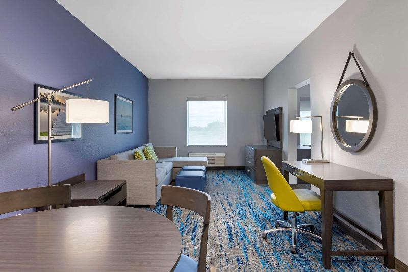 جناح سرير كينج, Comfort Inn & Suites Adrian