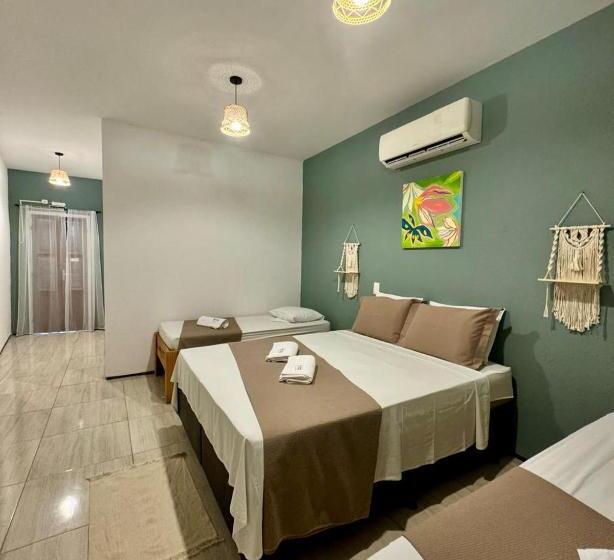 חדר לארבעה סטנדרטי עם מרפסת, Pousada Coconut Cumbuco