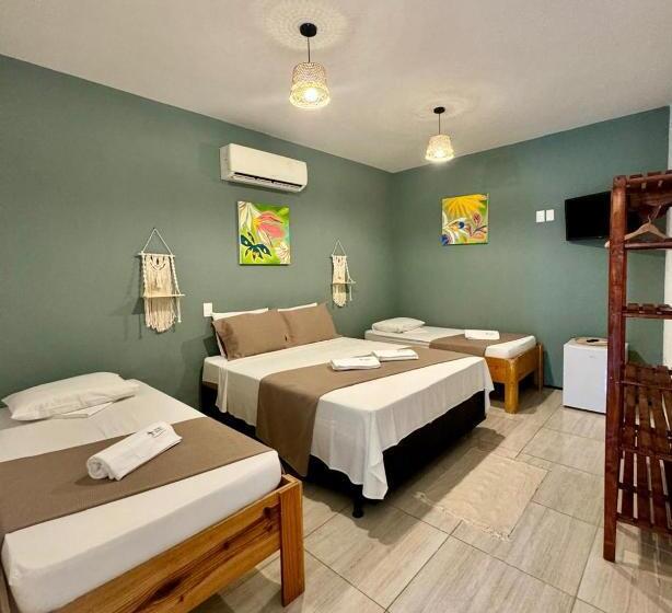 חדר לארבעה סטנדרטי עם מרפסת, Pousada Coconut Cumbuco